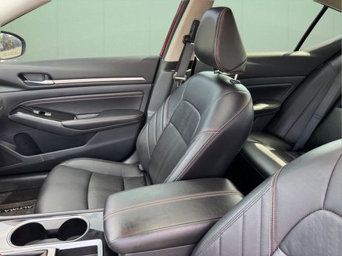 Used 2023 Nissan Altima 2.5 SR w/ SR Premium Package image 7