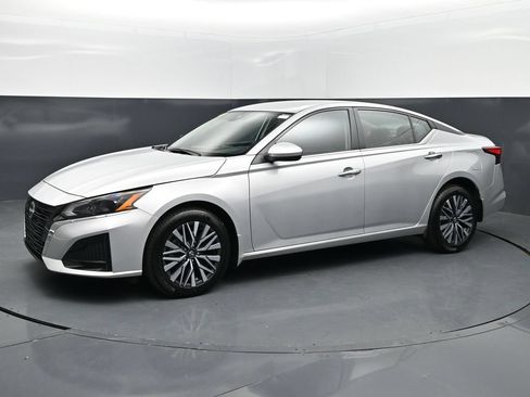 Used 2023 Nissan Altima 2.5 SV AWD/4WD image 1