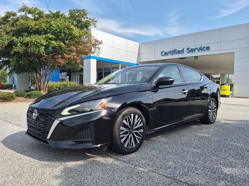 Used 2025 Nissan Altima 2.5 SV FWD image 7