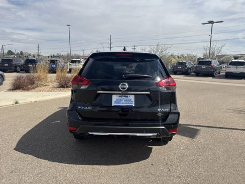 Used 2020 Nissan Rogue SV image 10