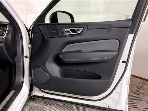 Used 2022 Volvo XC60 B5 R-Design w/ Advanced Package FWD image 23