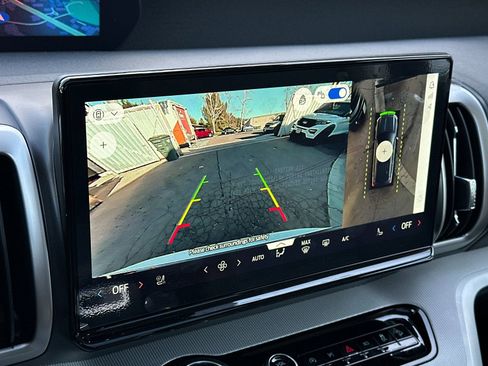 New 2025 Ford Expedition Active image 23