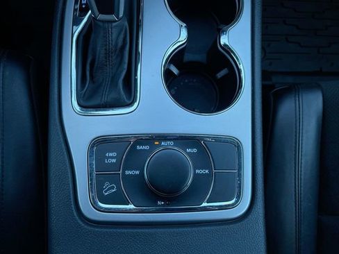 Used 2021 Jeep Grand Cherokee Altitude AWD/4WD image 35