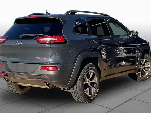 Used 2017 Jeep Cherokee Trailhawk w/ Cold Weather Group AWD/4WD image 14