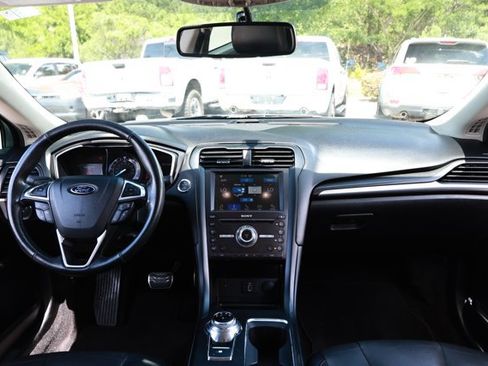 Used 2018 Ford Fusion Titanium FWD image 32