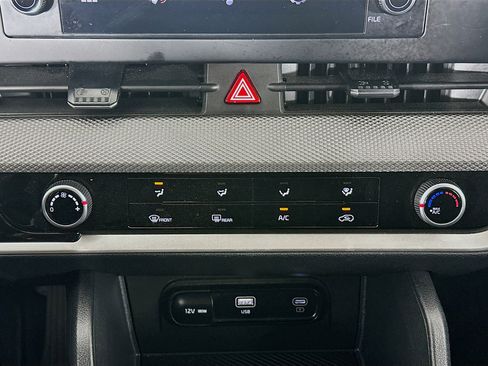 Used 2025 Kia Sportage LX image 22