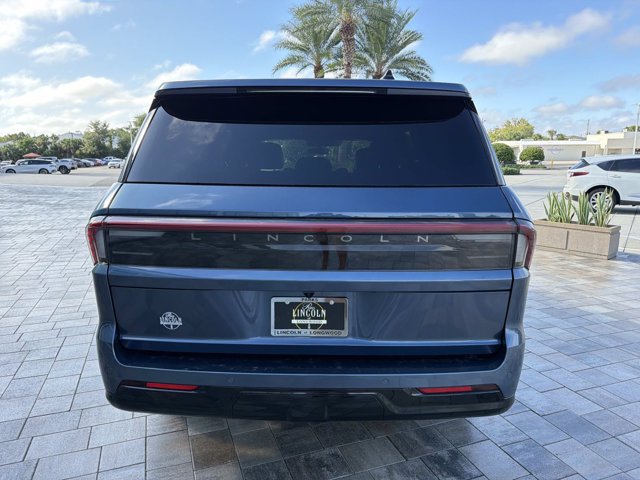 New 2027 Lincoln Navigator Reserve w/ Jet Appearance Package AWD/4WD image 3