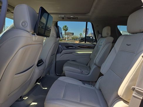 Used 2022 Cadillac Escalade Premium Luxury Platinum image 10
