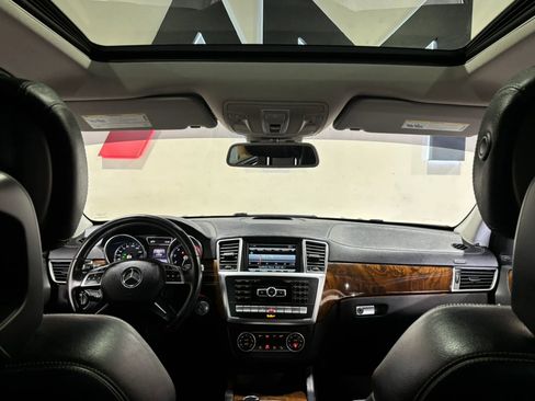 Used 2015 Mercedes-Benz GL 550 4MATIC image 18