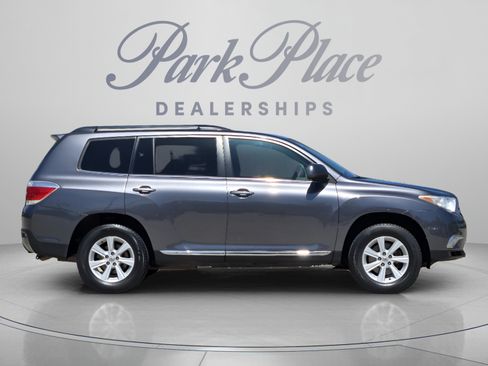 Used 2013 Toyota Highlander SE FWD image 6