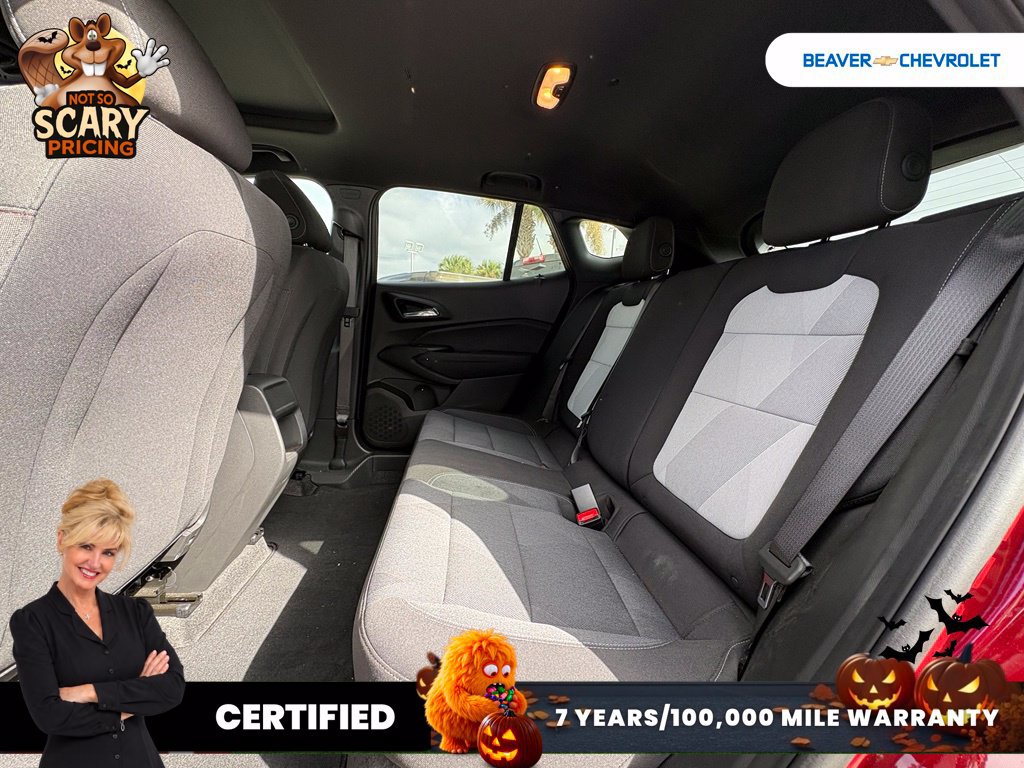 Used 2025 Chevrolet Trax RS w/ Sunroof Package FWD image 14