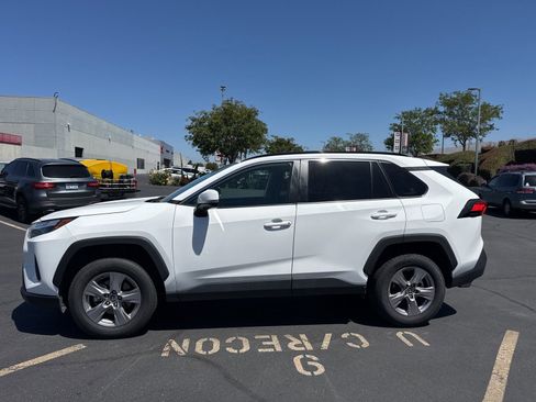 Used 2025 Toyota RAV4 XLE AWD/4WD image 4