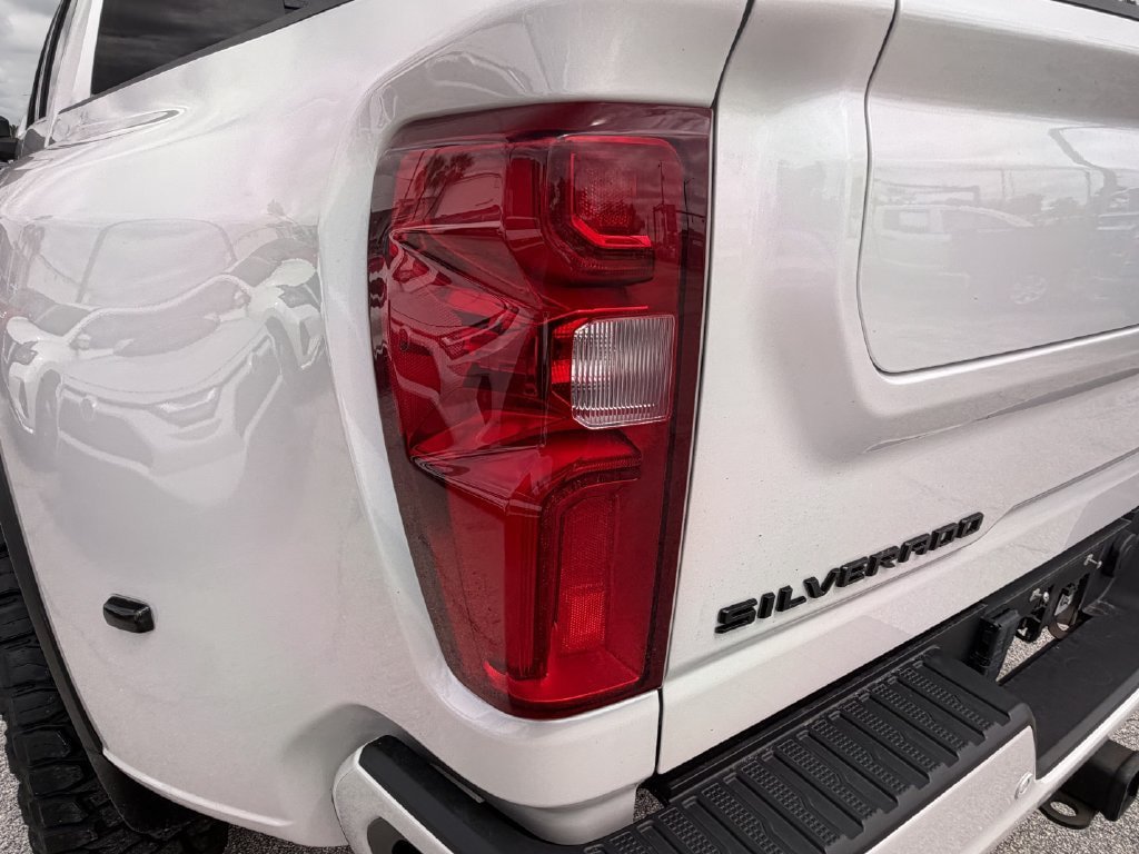 Used 2024 Chevrolet Silverado 3500 High Country w/ High Country Premium Package AWD/4WD image 11