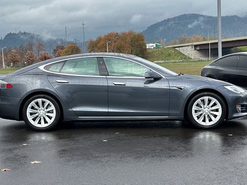 Used 2018 Tesla Model S 75D image 2