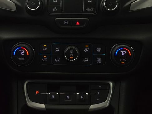 Used 2024 GMC Terrain SLT image 27