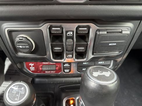 Used 2024 Jeep Wrangler Unlimited Rubicon 4xe AWD/4WD image 22