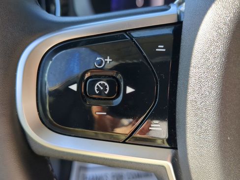 Used 2025 Volvo XC60 B5 Plus image 57