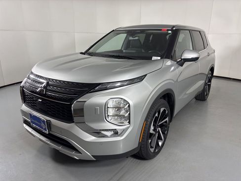 Used 2024 Mitsubishi Outlander SE image 4