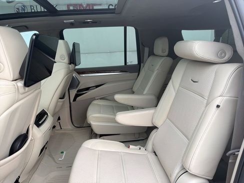 Certified 2025 Cadillac Escalade ESV Sport Platinum image 7