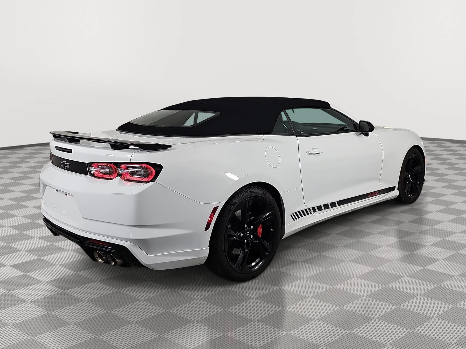 Used 2022 Chevrolet Camaro SS w/ LPO, Ground Effects Package RWD image 8