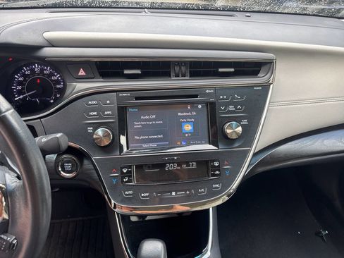 Used 2016 Toyota Avalon XLE image 10