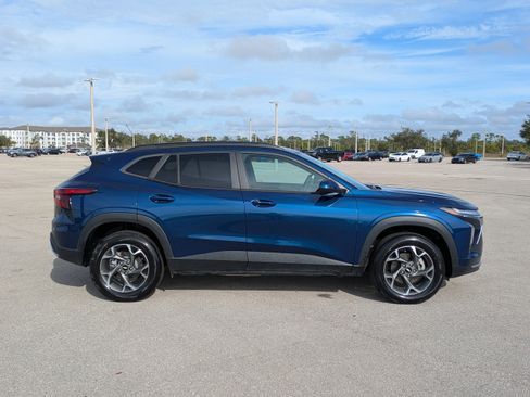 Used 2024 Chevrolet Trax LT w/ Driver Confidence Package image 4