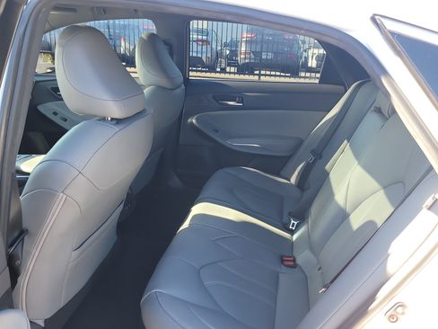 Used 2019 Toyota Avalon XLE image 13