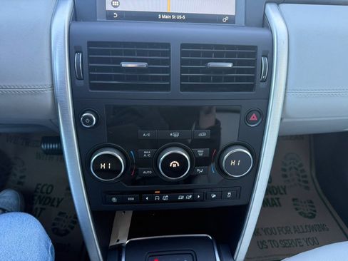 Used 2019 Land Rover Discovery Sport SE image 20