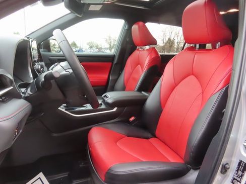 Used 2023 Toyota Highlander XSE image 19