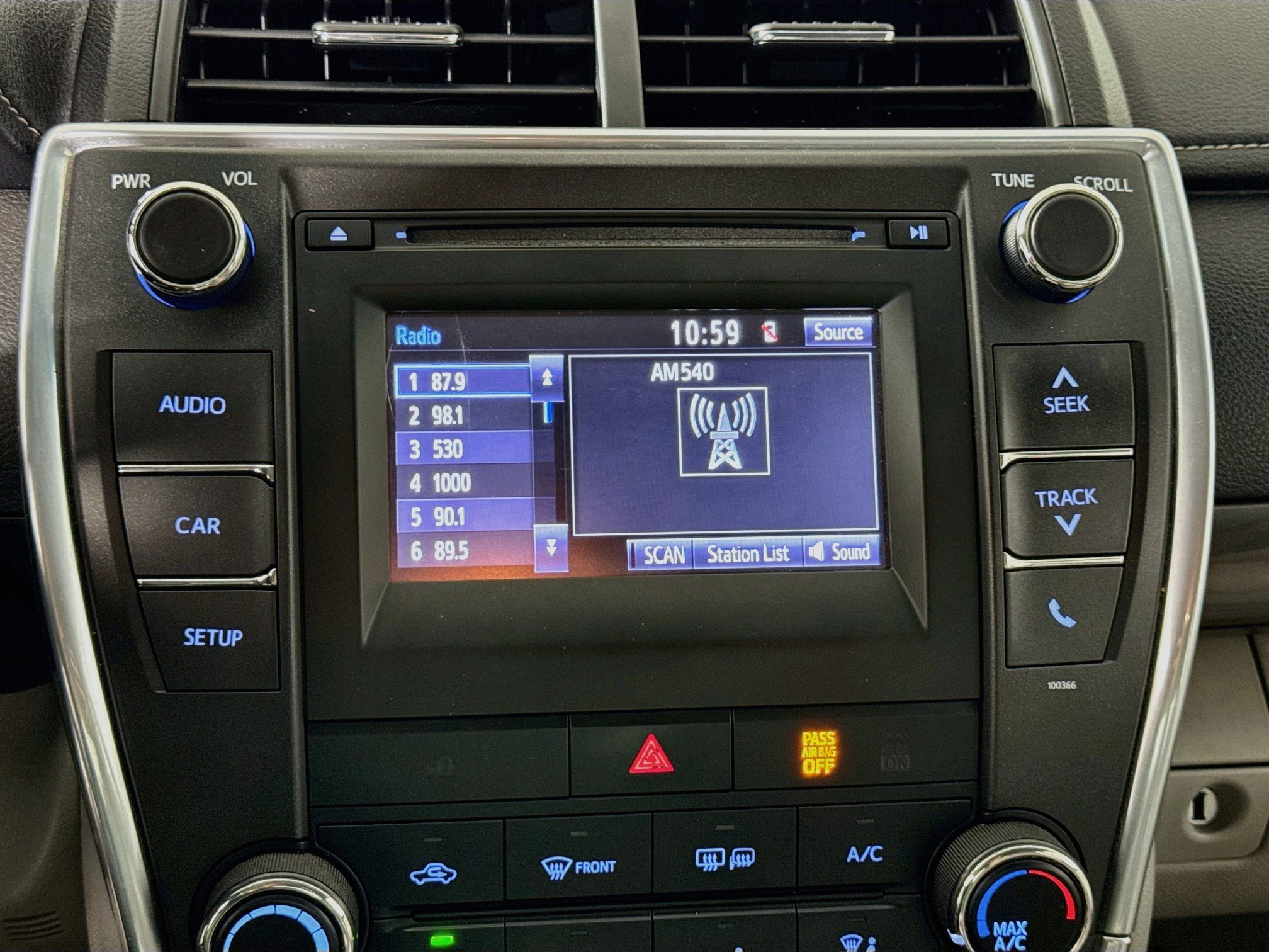 Used 2015 Toyota Camry LE FWD image 14