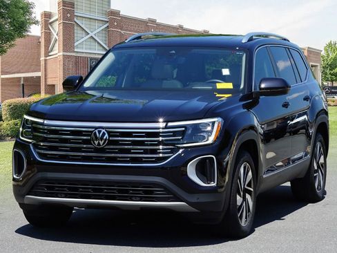 Used 2024 Volkswagen Atlas SEL AWD/4WD image 4