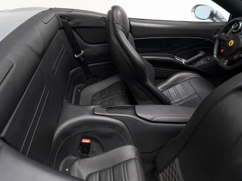 Used 2016 Ferrari California T RWD image 50