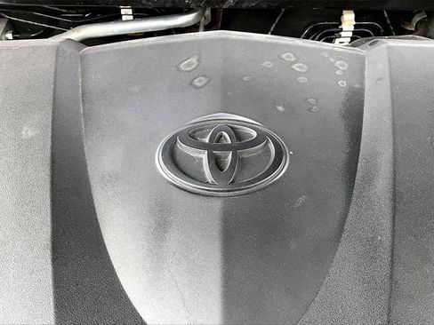 Used 2018 Toyota Camry L image 33