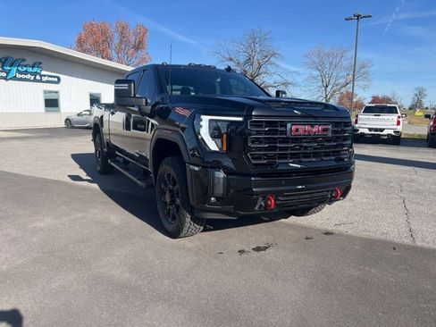 Used 2024 GMC Sierra 2500 AT4 w/ AT4 Preferred Package image 4