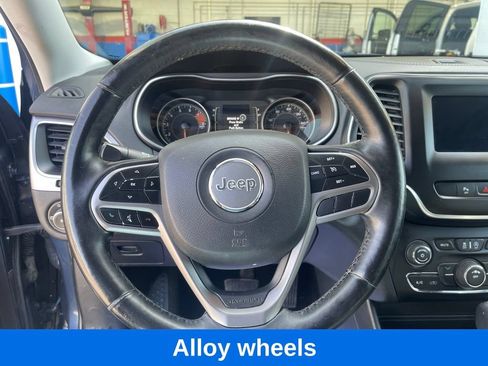 Used 2019 Jeep Cherokee Latitude Plus w/ Cold Weather Group AWD/4WD image 14