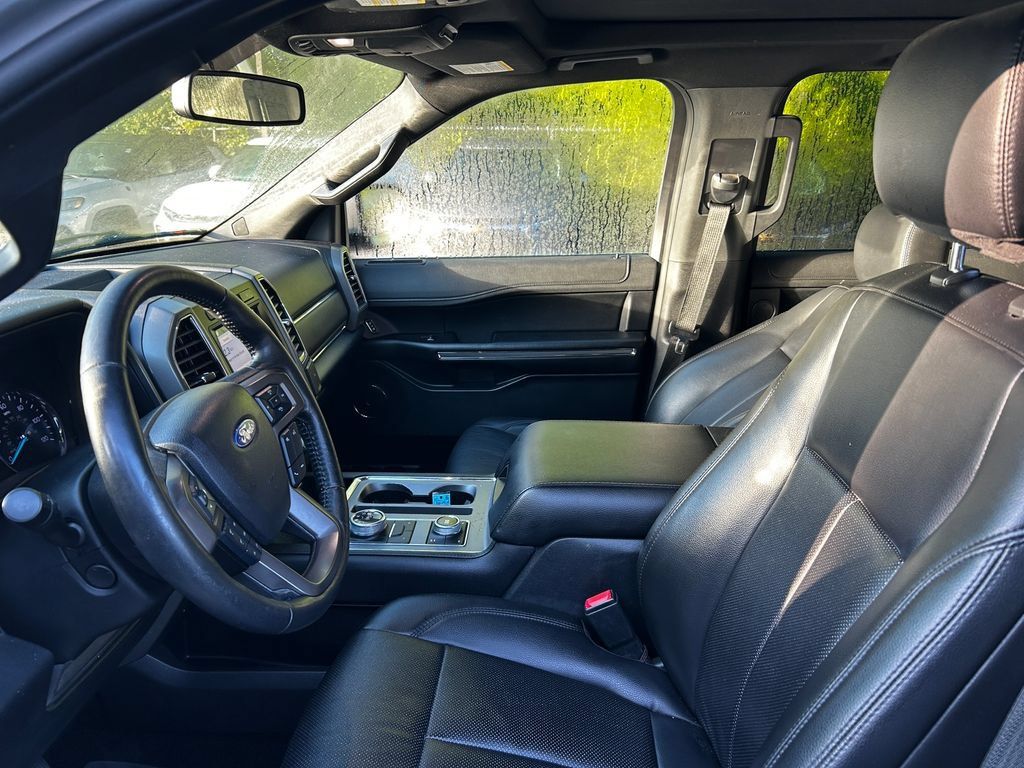 Used 2019 Ford Expedition XLT w/ Equipment Group 202A AWD/4WD image 26