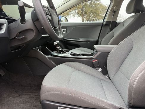 Used 2025 Kia K4 LXS image 29