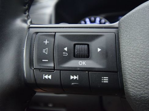 Used 2025 Nissan Rogue SV AWD/4WD image 31