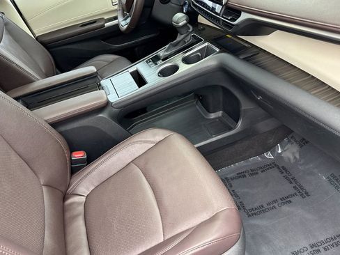 Used 2023 Toyota Sienna Platinum image 20