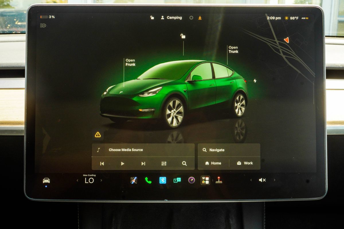Used 2024 Tesla Model Y Long Range AWD/4WD image 22