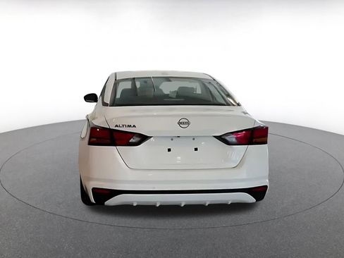 Used 2025 Nissan Altima 2.5 SV image 10