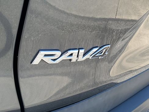 Used 2020 Toyota RAV4 LE FWD image 27