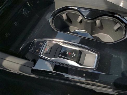 Used 2025 Audi Q5 Premium w/ Convenience Package image 11