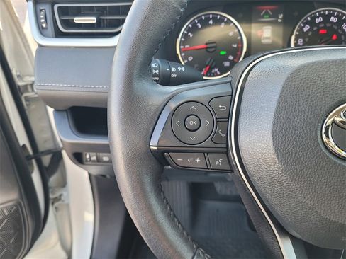 Used 2022 Toyota RAV4 XLE Premium image 22