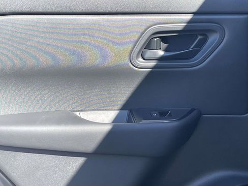 Used 2025 Nissan Rogue S image 12