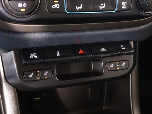 Used 2018 Chevrolet Colorado Z71 w/ LPO, Premium Interior Package AWD/4WD image 8