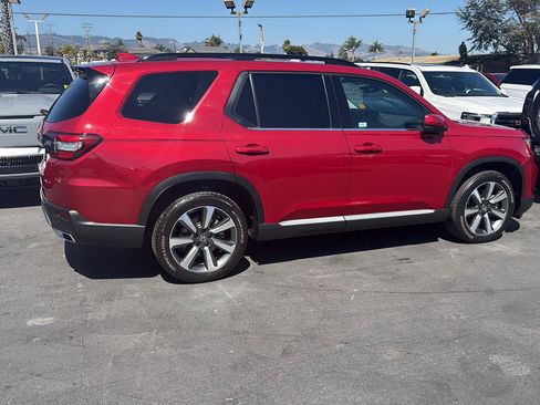 Used 2025 Honda Pilot Elite image 3