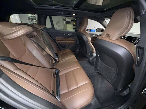 Used 2025 Volvo V60 B5 Cross Country Plus image 16