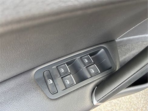 Used 2019 Volkswagen Golf R 4-Door image 23