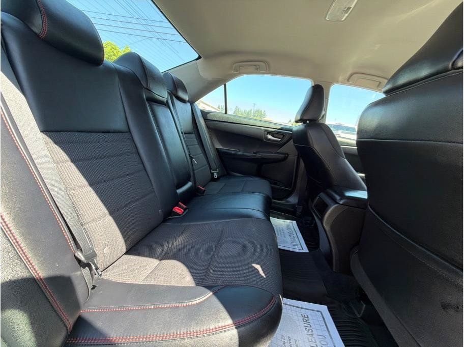 Used 2017 Toyota Camry SE FWD image 11